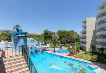 Benal Beach has Smoking rooms