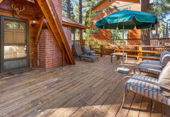 Memory Maker Cabin - Immaculate and comfortable! Forest Views! allows 18 year olds to book a room