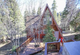 Teewinot - Get cozy at this mountain A-frame with wood burning fireplace and breathtaking views! allows 18 year olds to book a room