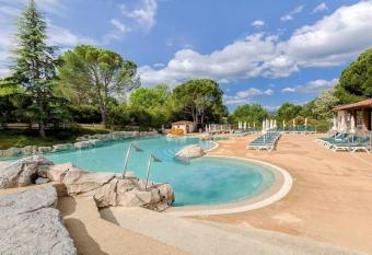 Maison Le Rouret has Balcony rooms