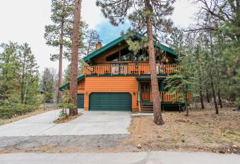 Summit Adventure - Beautiful, spacious and quiet home! Foosball, pool and poker table! Jet tub! has rooms with a private hot tub