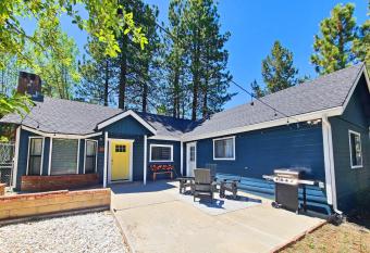 Badger Den - Located in the heart of the village allows 18 year olds to book a room