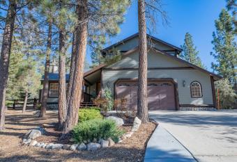 Stony Creek Cabin - Gorgeous home in the Eagle Mountain Estates has rooms with a private hot tub