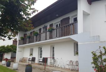 MAISON ITHURBURIA has Balcony rooms