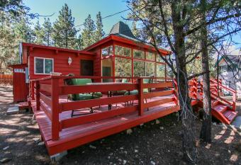Redwood Elegance - Fantastic remodeled contemporary mountain home with floor to ceiling windows! allows 18 year olds to book a room