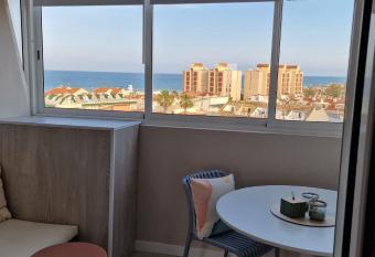 ESTUDIOS DANIEL y MARTA allows 18 year olds to book a room