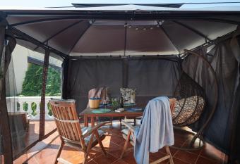 Apartment San Pietro allows 18 year olds to book a room