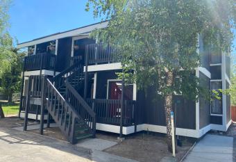 Boulder Bay Lakeside Condo - Lakefront condo with views of the popular Boulder Bay Park has rooms with a private hot tub