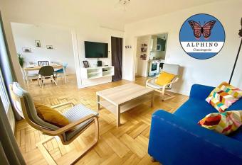 Le Saint-Andr   T3 lumineux et chaleureux has Balcony rooms