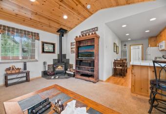 Heavenly Daze - Cute and cozy cabin with hot tub and large fenced yard! has rooms with a private hot tub