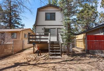 KCs Haven - Relax with the whole family at this peaceful cabin has Balcony rooms