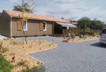 Chez Christian Chalet aux bords du lac de Peyre allows 18 year olds to book a room