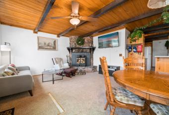 Lazy Bear Cabin -Beautiful mountaineer style cabin with wood ceilings and beamed accents allows 18 year olds to book a room