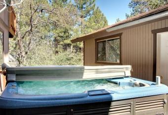 Maple Ridge - Maple Ridge is the perfect getaway for a weekend in the mountains for any season! has Balcony rooms