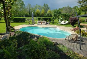 Maison de Paille allows 18 year olds to book a room