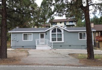 Play Big Bear - A newly remodeled cabin perfect for a mountain getaway, Foosball and Pool Table! allows 18 year olds to book a room