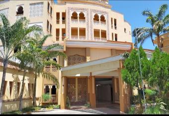 The Penthouse Haven has rooms with a private hot tub