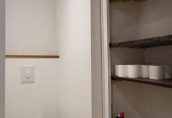 Maison familiale pour 4 pers. allows 18 year olds to book a room