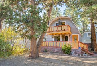 The Duran Cabin - Vintage Big Bear Cabin In Big Bear City allows 18 year olds to book a room