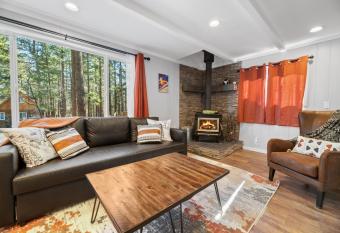 Vanderhut Chalet - Walking distance to a local park, skate park, and dining allows 18 year olds to book a room