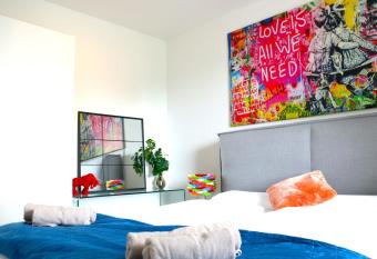 B a n k s y allows 18 year olds to book a room