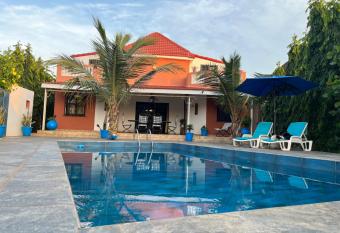 Villa bonheur Somone allows 18 year olds to book a room