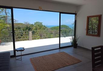 Laurel Apartments has Balcony rooms