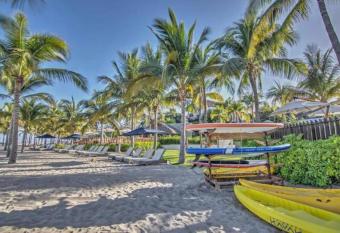 QUIYA Exclusivo departamento en complejo frente al mar has rooms with a private hot tub