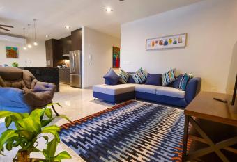 Palacio Huatulco - 2I allows 18 year olds to book a room