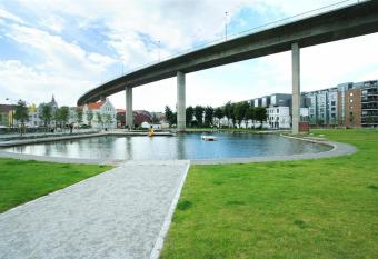 Entire Apartment-3rom /Free Parking has Balcony rooms