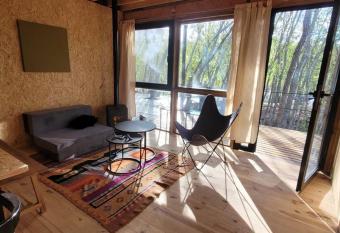 Caba  a de r  o con acceso en auto has Balcony rooms