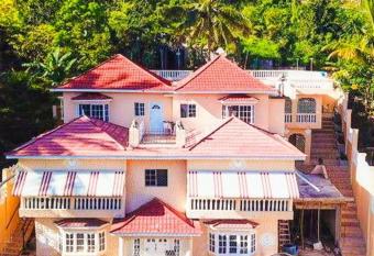 Lion   s View Bed & Breakfast has Balcony rooms