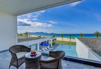 Memories Holiday beach villa Da Nang has Smoking/Balcony rooms