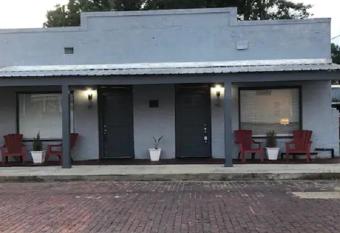 Lu-Zan Suites has Balcony rooms