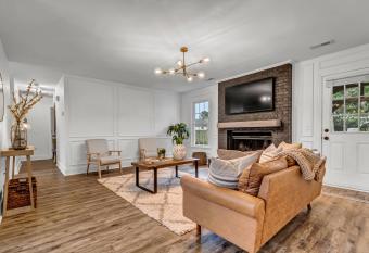 Quiet escape in Wilmington has Balcony rooms