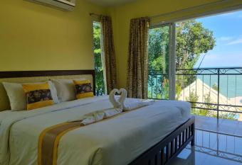 Chom By The Sea has Balcony rooms