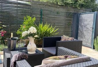 Petit paradis, calme et modernit  . has Balcony rooms