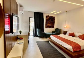 Luxor Apartments allows 18 year olds to book a room