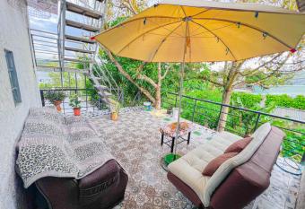 Gi   Homestay - Pleiku has Balcony rooms