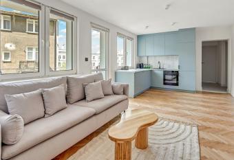 City Life - Gdynia by Grand Apartments allows 18 year olds to book a room