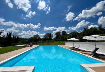 APPARTAMENTI CON PISCINA has Balcony rooms
