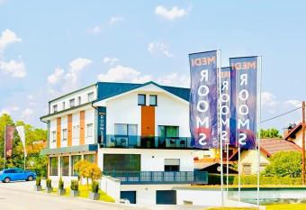 Medirooms Apartments has Balcony rooms