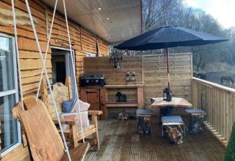 Devon River Glamping Pods has Balcony rooms