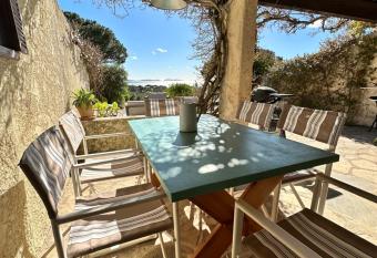 Joli mas proven  al avec vue mer has Balcony rooms