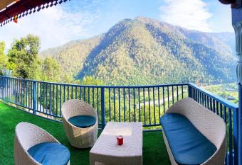 Tatsaaraa Kavan, B&B has Balcony rooms