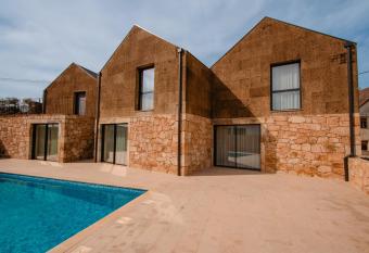 Chal  s - Maria Alva has Balcony rooms