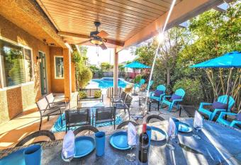 #22 Grand Villa w/Pool & Spa:Mins to LV Strip/I215 has rooms with a private hot tub