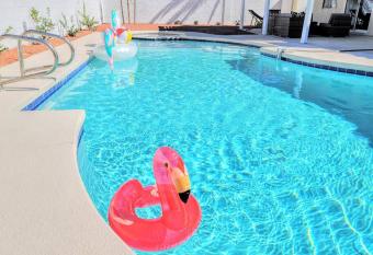 #41Vegas Baby! w/Pool&Spa: mins to Strip/Stadiums has rooms with a private hot tub