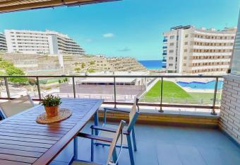 11 Arenales del sol Beach y piscina allows 18 year olds to book a room