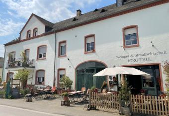 Weingut und G  stezimmer J  rg Thul allows 18 year olds to book a room